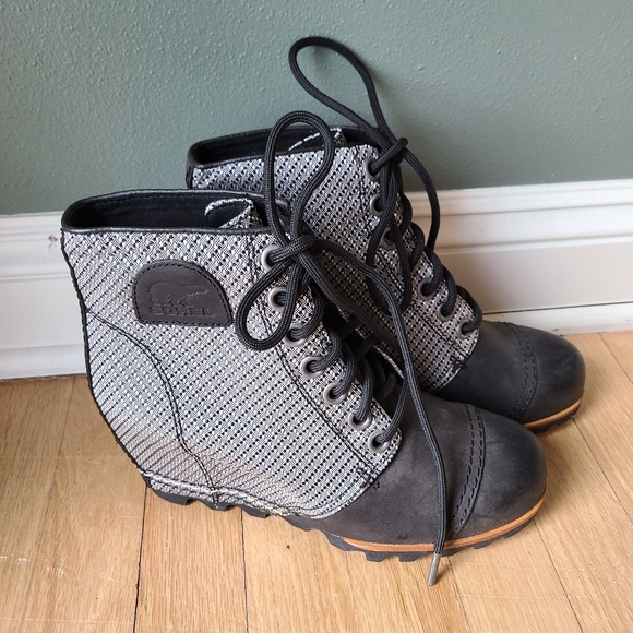 Sorel Lexie Wedge Boots, Size 8 - Picture 2 of 5